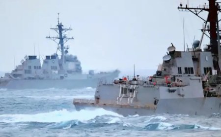 مدمرتين أمريكية تتواجد حاليا قبالة سواحل مدينة الحديدة....