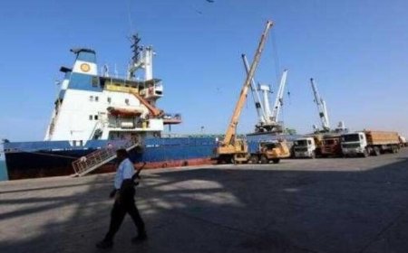 صحفي يكشف عن دخول سفينة وقود إلى موانئ الحديدة....