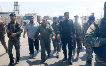 شرطة العاصمة عدن تدشن حملة لضبط المركبات المخالفة في المنصورة...