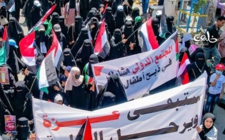 تظاهرة حاشدة في تعز تندد بجرائم الإبادة الجماعية  في غزة..