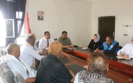 السلطة المحلية في الحديدة تناقش التصعيد الحو,,ثي مع اونمها وتعلن فتح ثلاثة طرقات...