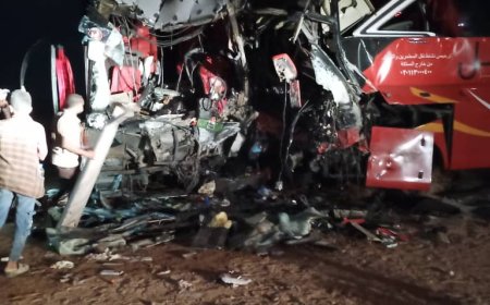 درع الوطن تسعف مصابي حادث تصادم حافلتين على خط العبر بحضرموت