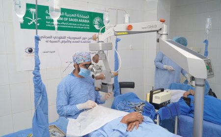 مركز الملك سلمان للإغاثة ينفّذ برنامج تطوعي لمكافحة العمى في عدن 