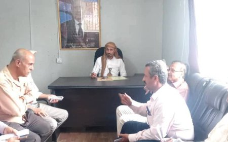 تعز.. مدير عام "القاهرة" يترأس اجتماعاً لمناقشة الجوانب التنموية وخطط تحسين الخدمات..