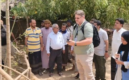 وفد من بعثة اونمها الأممية يزور قرية بيت بيش في مديرية حيس للاطلاع على انتهاكات الحو,,ثيين...