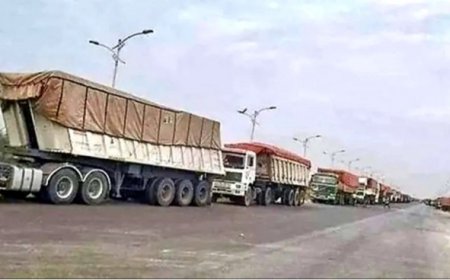 بسبب أزمة ديزل عشرات الشاحنات تتوقف في محافظة عمران ....