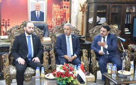 السفارة اليمنية في دمشق تستأنف نشاطها الرسمي برفع العلم الوطني...