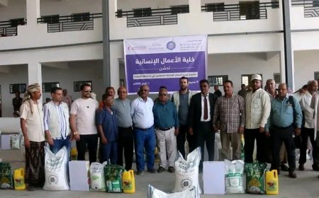 السلطة المحلية تدشن توزيع السلل الغذائية لدعم المعلمين في حيس والخوخة بتمويل إماراتي....
