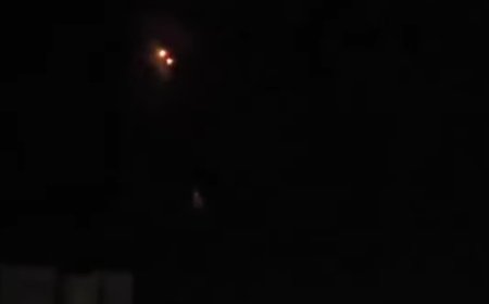 عاجل: دوي انفجارات مع مشاهدة انفجار صواريخ تعترض مسيرات ح،وثية أمام السواحل المهرية(صور أولية )