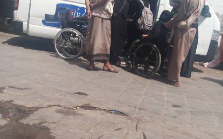 مدير جوازات عدن يستقبل 13 معاقة من صنعاء ويؤكد على سرعة تسليم جوازات السفر