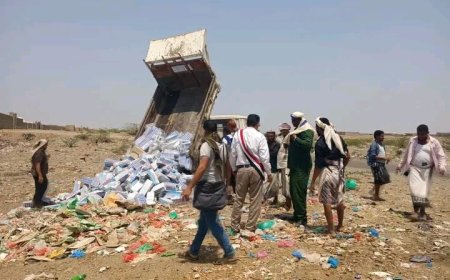 السلطة المحلية في حيس تتلف كميات من العصائر المحظورة والغير صالحة للاستهلاك..