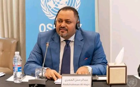 محافظ الحديدة وشخصيات عسكرية وبرلمانية وسياسية يزورون الشيخ عبدالرحمن حجري في القاهرة للاطمئنان على صحته...