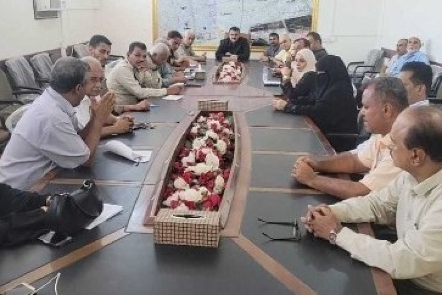 ترأسه مدير عام المديرية أحمد الداؤودي.تنفيذي المنصورة يناقش عدد من القضايا الخدم...