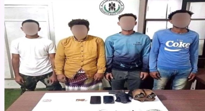 الحزام الأمني في العاصمة عدن يضبط أربعة متهمين بحوزتهم مخدرات وسلاح غير مرخص...