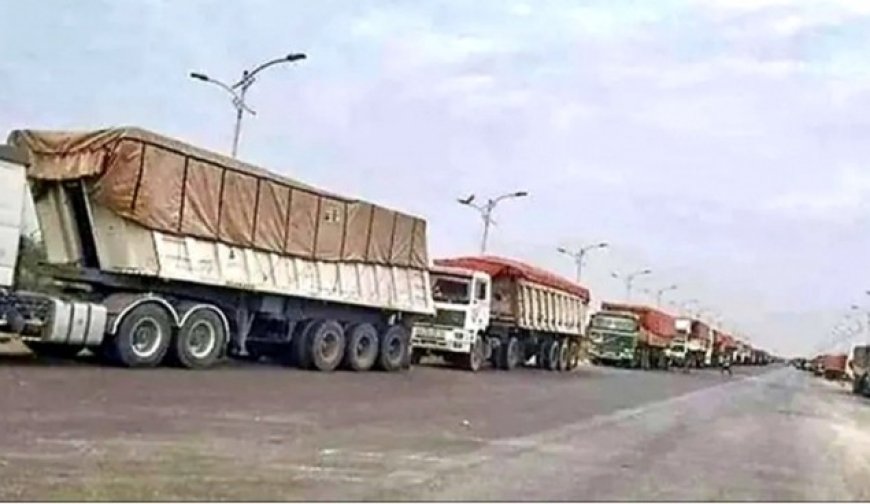 بسبب أزمة ديزل عشرات الشاحنات تتوقف في محافظة عمران ....