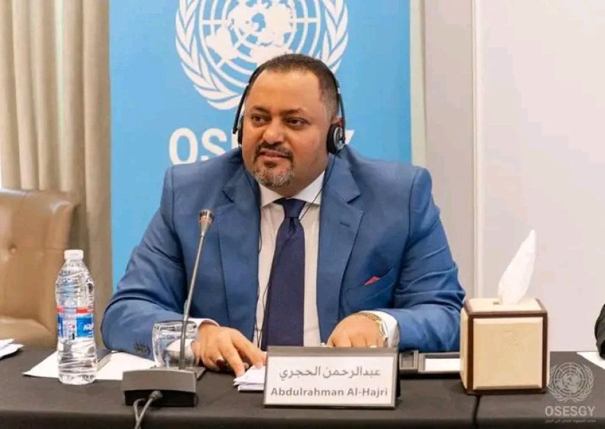 محافظ الحديدة وشخصيات عسكرية وبرلمانية وسياسية يزورون الشيخ عبدالرحمن حجري في القاهرة للاطمئنان على صحته...