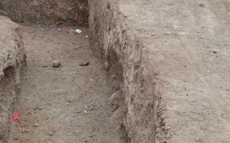 مواطن يبتلع نصف شارع في إب (صورة)   