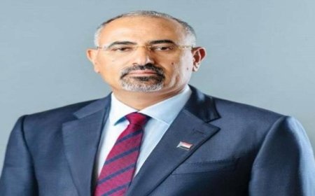 عضو الرئاسي الزُبيدي يُعزّي بوفاة الشيخ عبدالرحمن حجري..