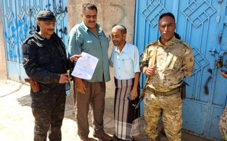 السلطة المحلية بالمديرية يغلقون محلات تجارية لعدم دفعها الضريبة