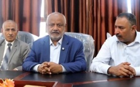 محافظ الحديدة بدشن امتحانات الفصل الدراسي الثاني في جامعة الحديدة..