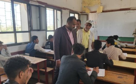 مدير عام قعطبة الشاعري يزور المركز الامتحاني بمدرسة سليم في مديرية قعطبة