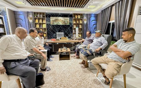 مدير عام صيرة يناقش خطة تحسين مستوى النظافة والصرف الصحي وتعزيز التنسيق المشترك