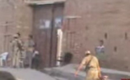 الحو,,ثيين يداهمون منزل رجل أعمال في الحديدة ....