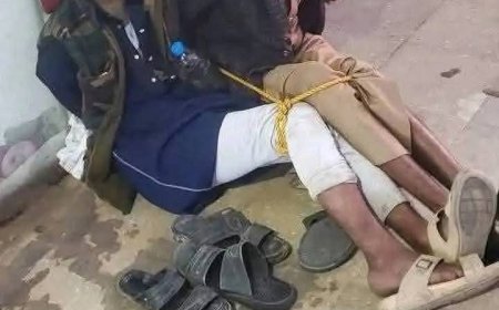 في مشهد يثير الجدل.. ضبط لصوص أحذية بأحد مساجد إب وسط تساؤلات عن "اللصوص الكبار"