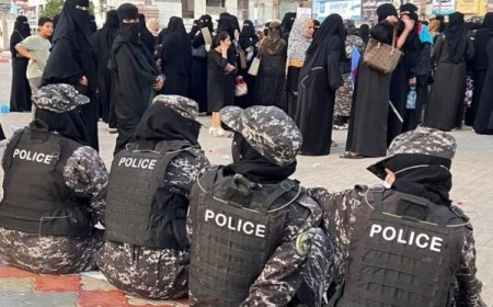للمرة الثانية العاصمة عدن تشهد خروجا نسويا في تظاهرة احتجاجية ..