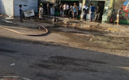 عاجل: حريق يلتهم كافتيريا بسوق الحجاز مول في عدن