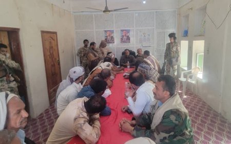 مدير عام قعطبة يلتقي أعيان المديرية ويحث الجميع على التعاون