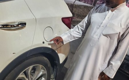 عاجل:رصاص طائش تصيب سيارة دكتور شهير في تعز (صورة)