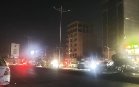 دعوات لإصلاح أعمدة الإنارة بكورنيش المحافظ في عدن 