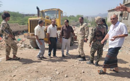 لتخفيف حدة الازدحام بالمدينة..مدير عام قعطبة بكر الشاعري يفتتح شارع رئيسي بقعطبة