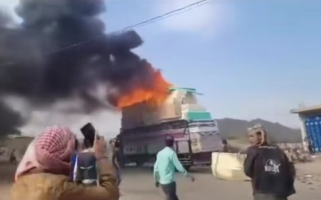 مأساة في الضالع: عودة مفاجئة للكهرباء تتسبب بوفاة مواطن واحتراق شاحنة مفروشات