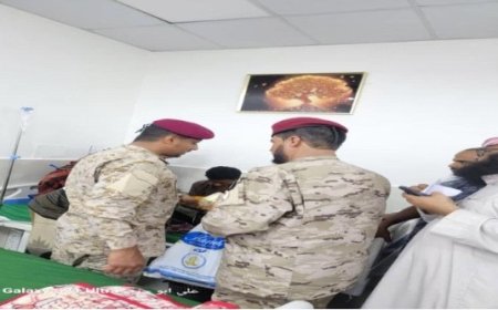 قائد اللواء الثاني “مشاه حزم” يزور جرحى هجوم الحوثي على قرى المسمير ويعد برد قاسي..