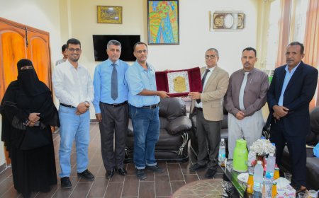 تقديرًا لجهوده في خدمة التعليم والبحث العلمي،،  جامعة عدن تُكرِّم الدكتور محمد صالح عُبادي