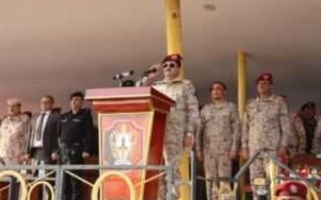 وزير الدفاع يرعى تخريج الدفعة الثالثة من الكلية الحربية في عدن بعرض عسكري مهيبا...