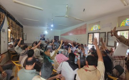 تنفيذاً لتوجيهات اللواء عيدروس الزبيدي. تأييد واسع لفتح طريق مريس- دمت في اجتماع موسع بقعطبة