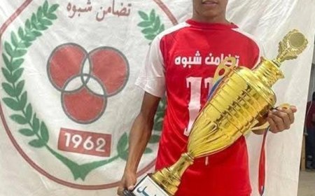 وفاة لاعب كرة قدم بعد سقوطه في أرضية الملعب في محافظة شبوة..