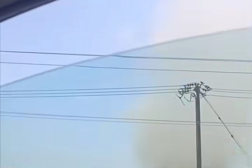 يحدث الان.. عاصفة رملية بالبريقة في عدن(صورة)