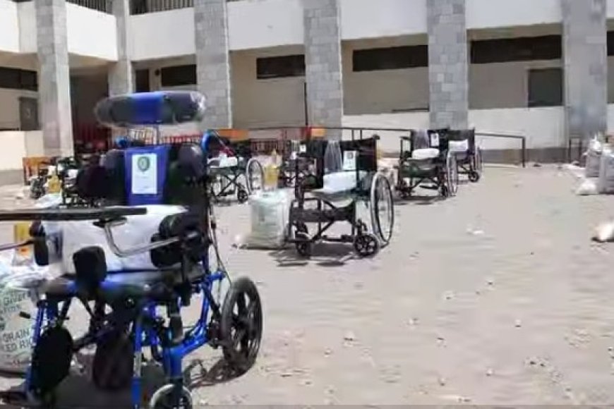توزيع كراسي متحركة وسلال غذائية للمعاقين في المناطق المحررة بالحديدة...