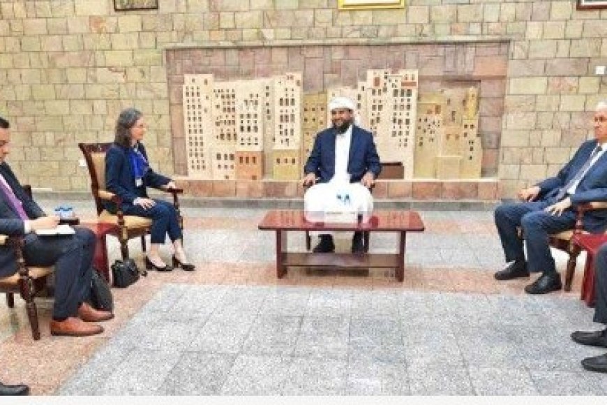عضو الرئاسي المحرمي يشيد بمواقف فرنسا الداعمة لليمن ..