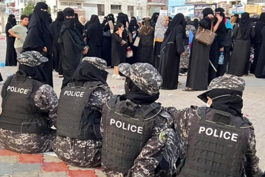 للمرة الثانية العاصمة عدن تشهد خروجا نسويا في تظاهرة احتجاجية ..
