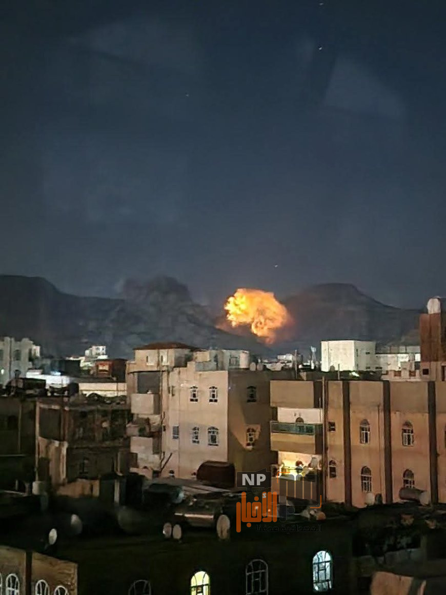 عاجل:شاهد صور..قنابل لأول مرة تلقيها طائرات حربية تحول الليل إلى نهار في صنعاء