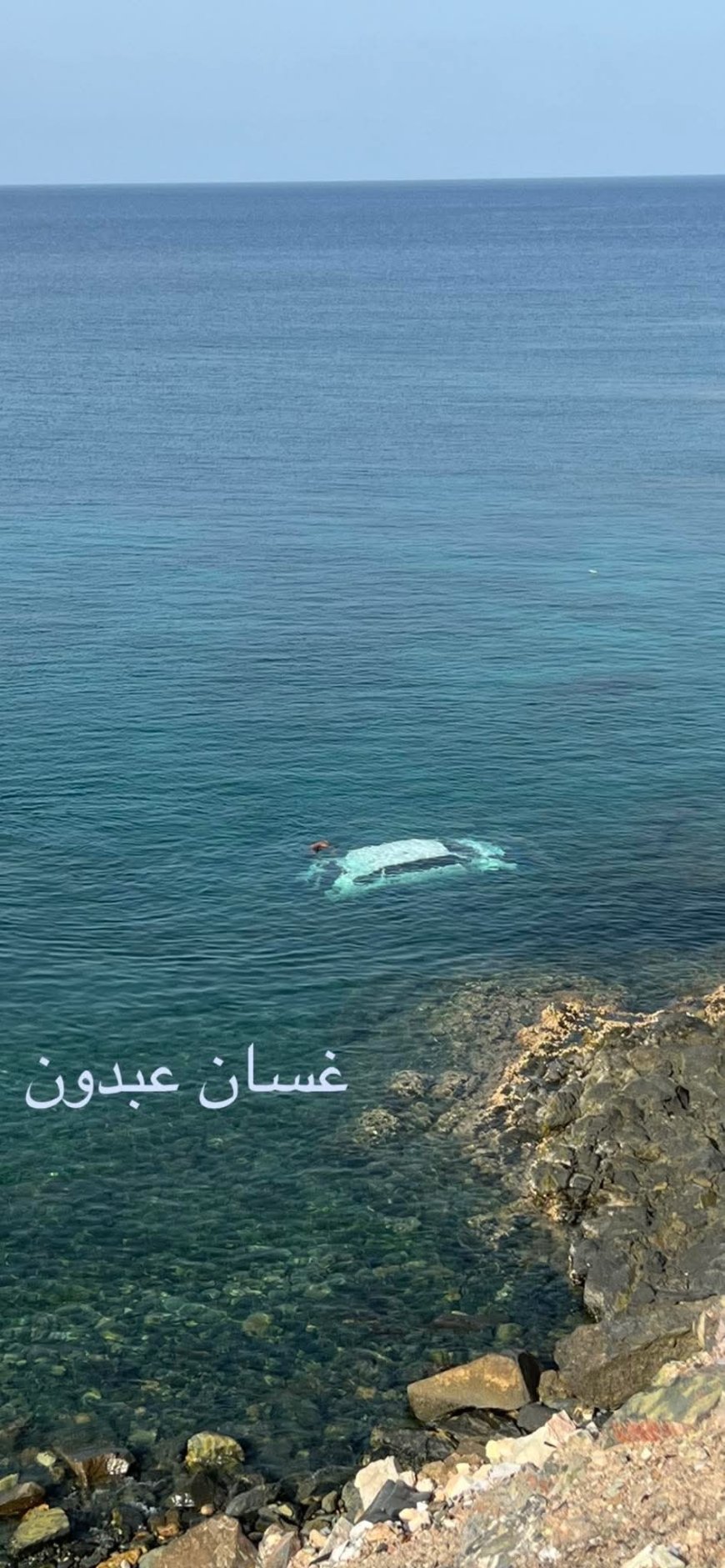 انقلاب سيارة في البحر بمنطقة خلف بالمكلا.. وقوات النخبة الحضرمية تباشر الإنقاذ(حصيلة أولية للوفيات)