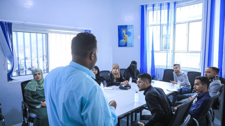 اختتام دورة تدريبية حول أساسيات الصحافة الإنسانية في تعز...