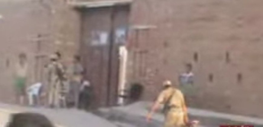 الحو,,ثيين يداهمون منزل رجل أعمال في الحديدة ....