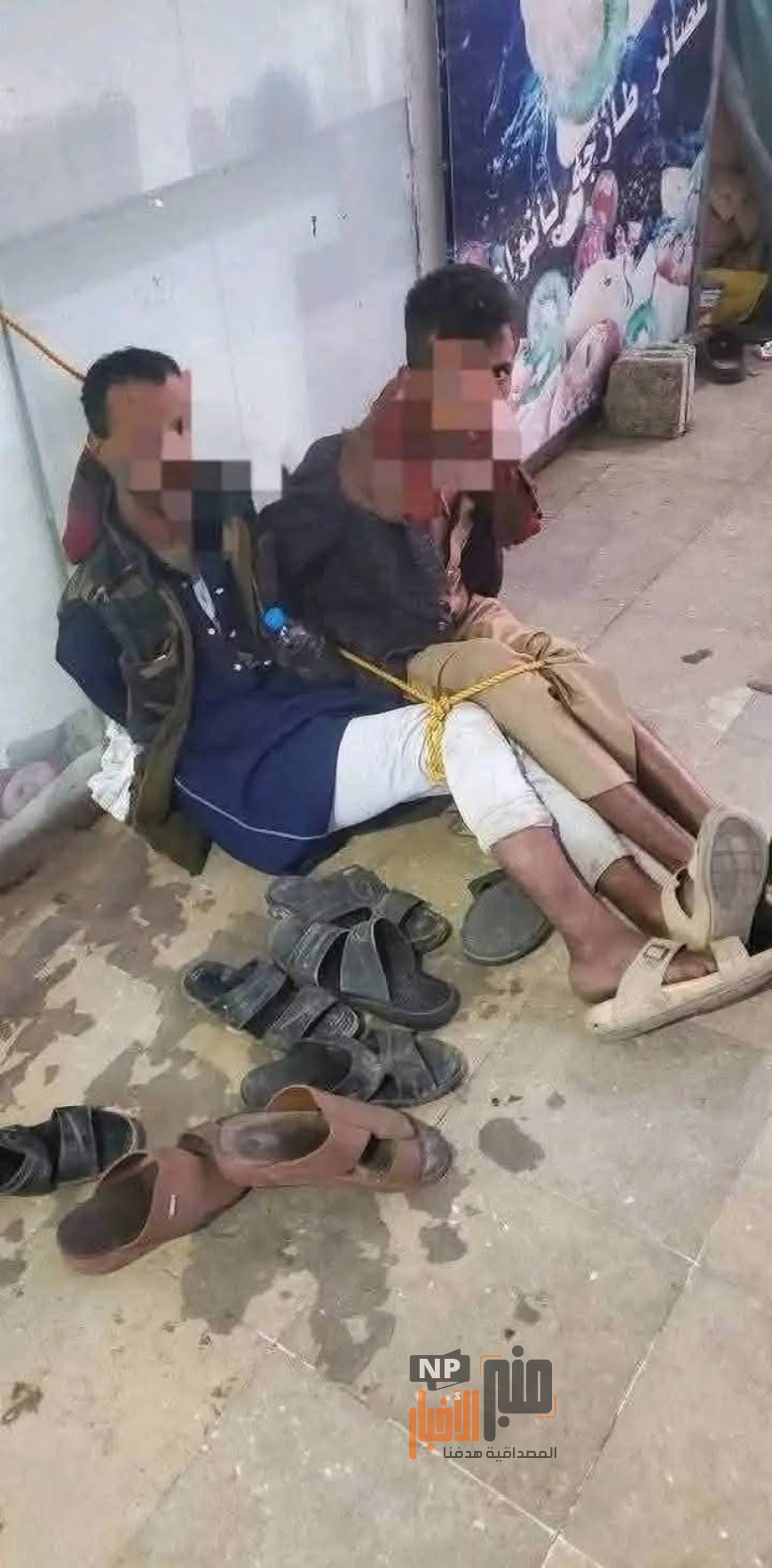 في مشهد يثير الجدل.. ضبط لصوص أحذية بأحد مساجد إب وسط تساؤلات عن "اللصوص الكبار"