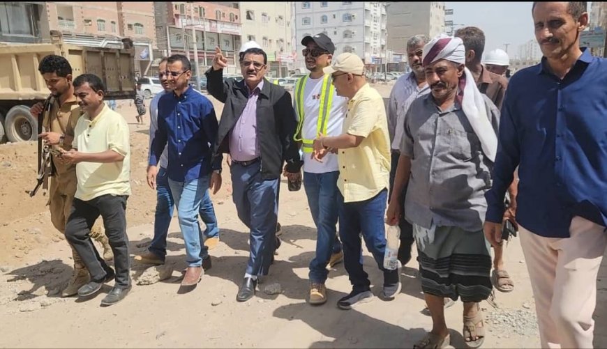 مدير عام المنصورة يتفقد مشروع إعادة تأهيل شارع الخمسين..